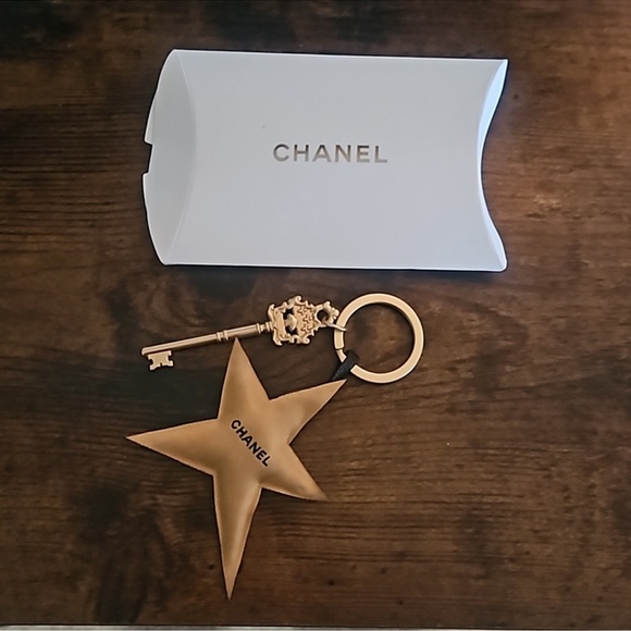 Chanel Keychain NIB - Picture 2 of 3